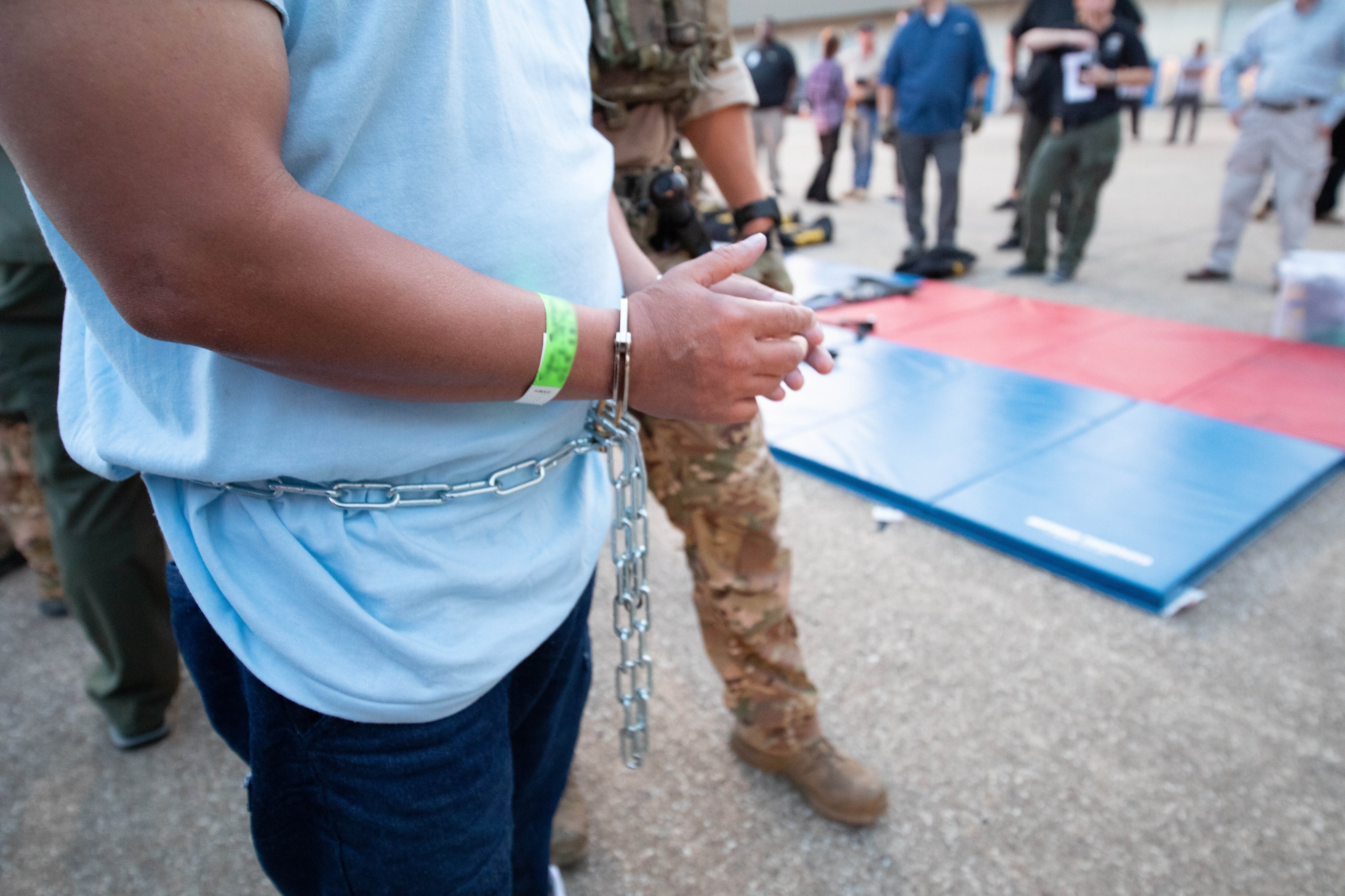 En promedio, cuatro vuelos al día salen de Estados Unidos con inmigrantes deportados hacia sus países de origen.