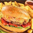 Las grasas son un obstáculo: Cuando el cuerpo metaboliza el azúcar de las comidas muy dulces (gaseosas, comida chatarra, etc.), viene una sensación de enlentecimiento, debilidad o confusión ya que los niveles de glucosa bajan en el cerebro. Las comidas con muchas calorías, como las hamburguesas y las papas fritas, pueden ponerte somnolienta y disminuir tu productividad en el trabajo. Foto: Pantherstock