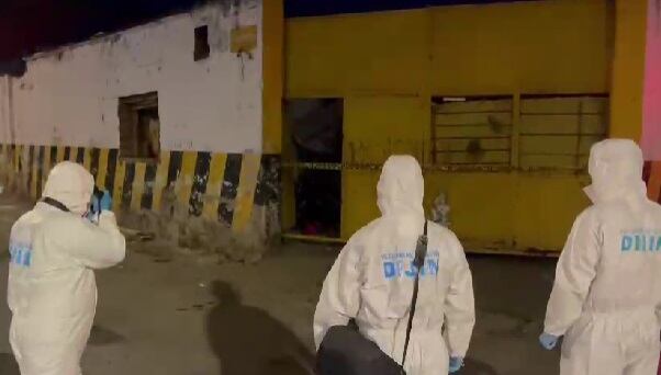 En este parqueadero habría sido asesinado el hombre encontrado envuelto en costales.