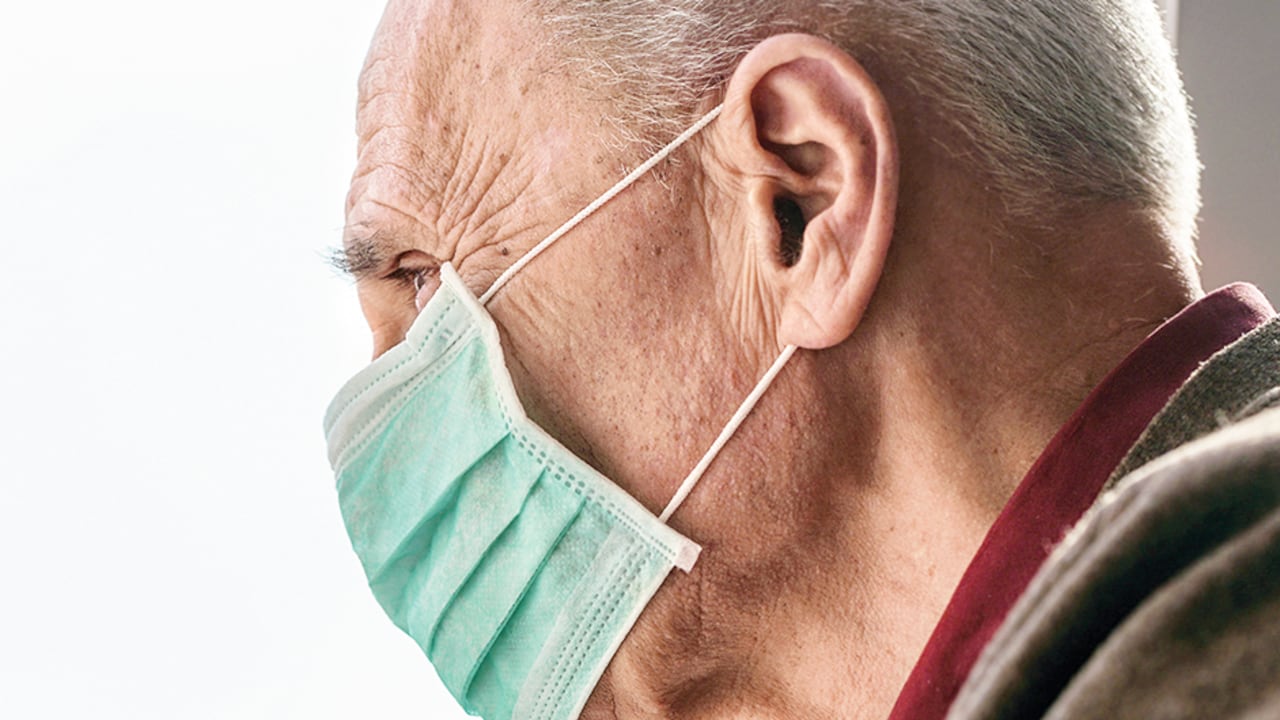 La tasa de mortalidad de la covid-19 es del 8 por ciento para los mayores de 70 años y del 15 por ciento para los mayores de 80.