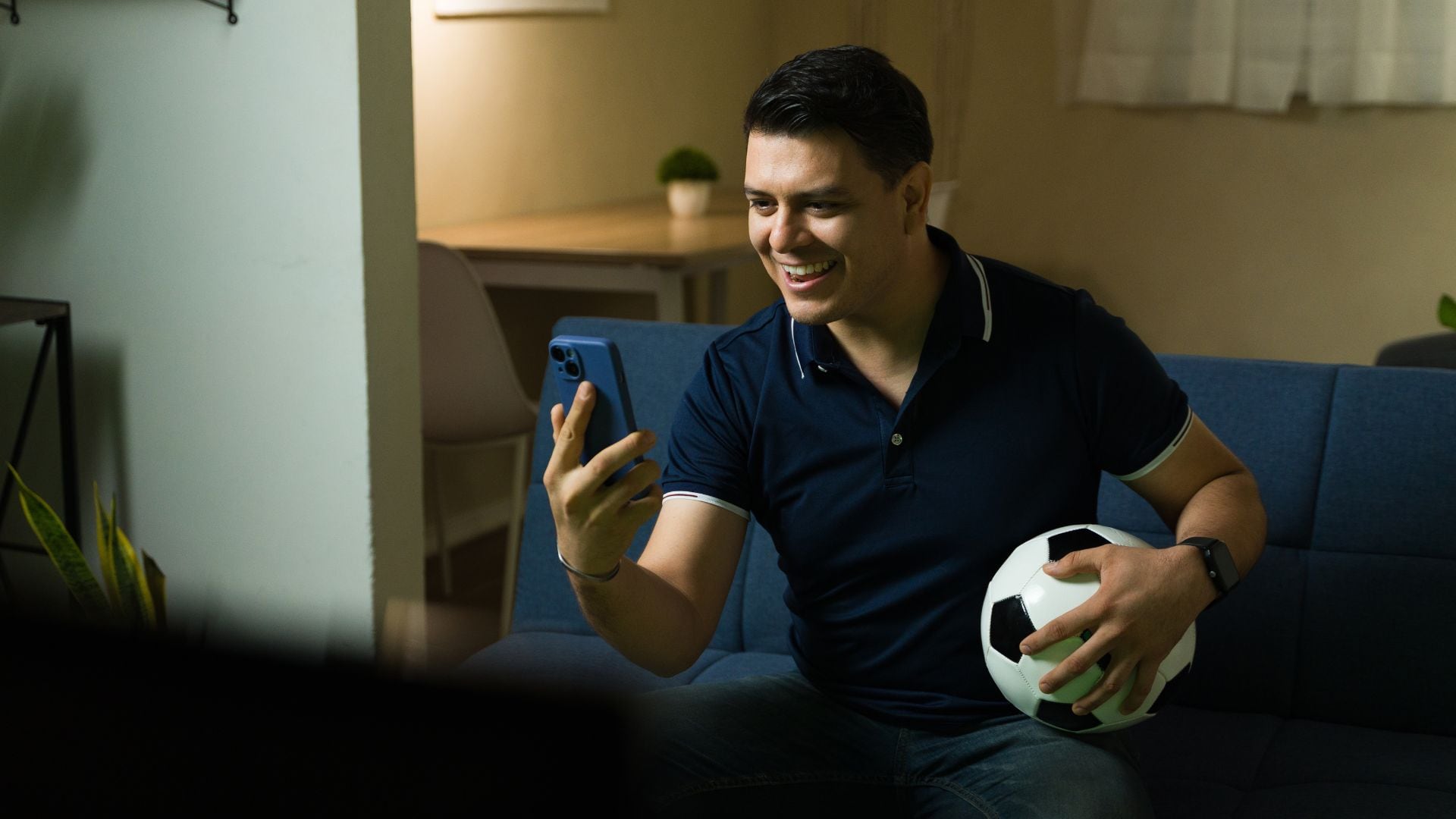 Los servicios de streaming permiten ver los partidos desde los celulares.