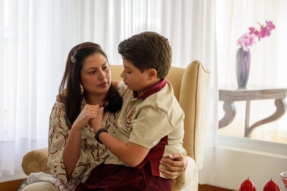 La nueva serie dramática, que narra la infancia del hijo de Pablo Escobar Gaviria, presenta un amplio reparto de personajes que incluye a la familia Escobar y a los sicarios contratados para protegerlo,