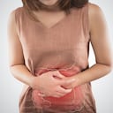 No tener un colon limpio puede llevar a varios problemas como hinchazón abdominal, falta de energía o dolores en la espalda y la cabeza.
