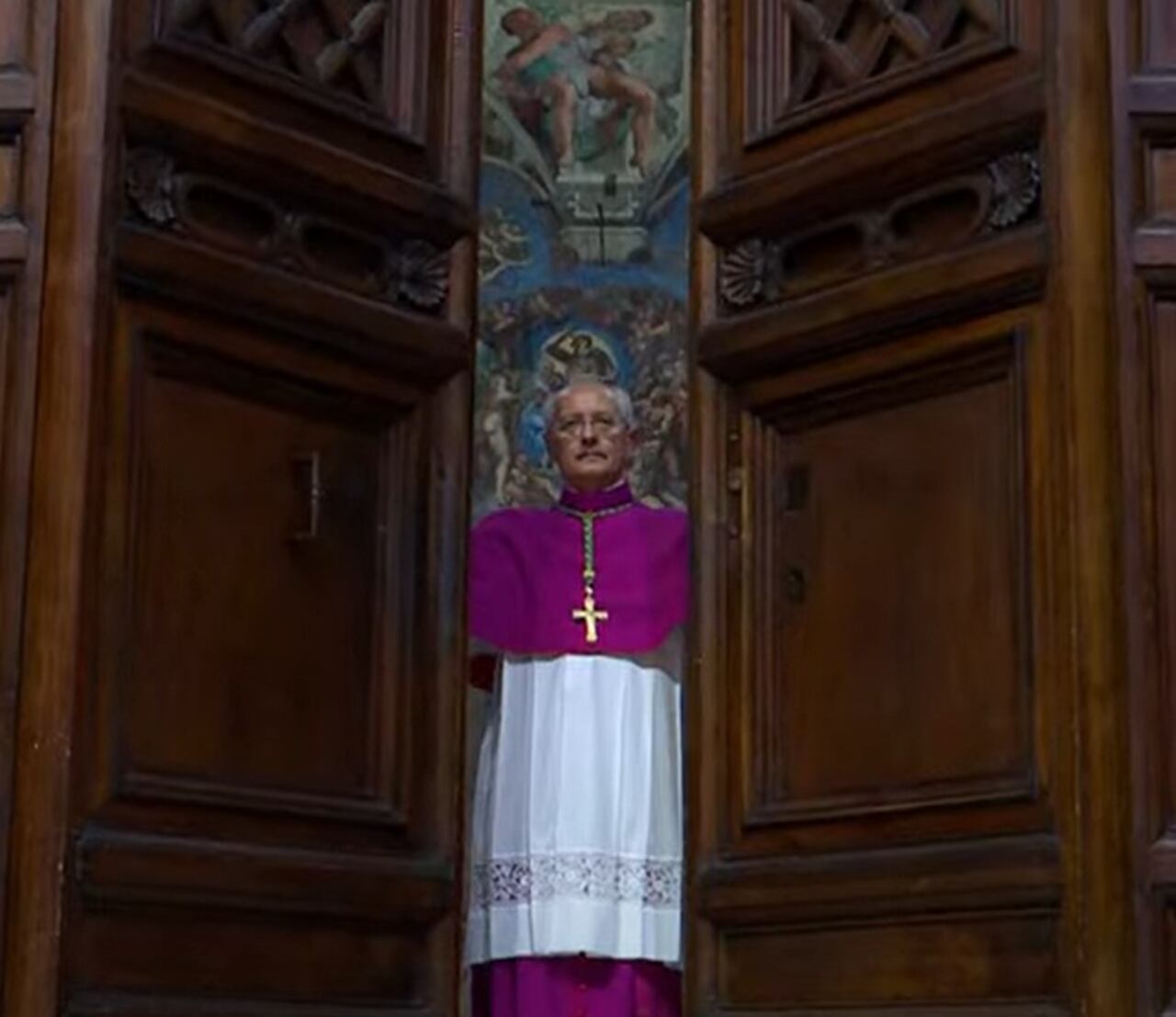 Maestro de ceremonias cierra la Capilla Sixtina