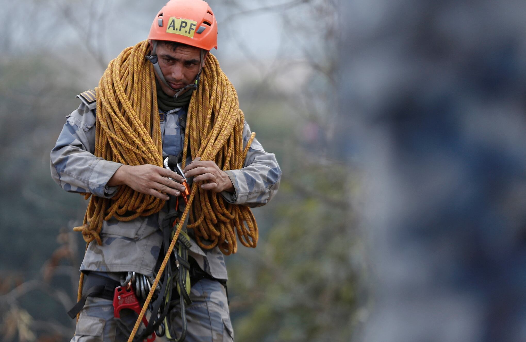 En imágenes : decenas de muertos en el peor accidente aéreo de Nepal en tres décadas