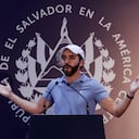 El actual presidente de El Salvador y candidato presidencial de Nuevas Ideas Nayib Bukele habla durante una conferencia de prensa después de emitir su voto el 4 de febrero de 2024. (Photo by Alex Peña/Getty Images)