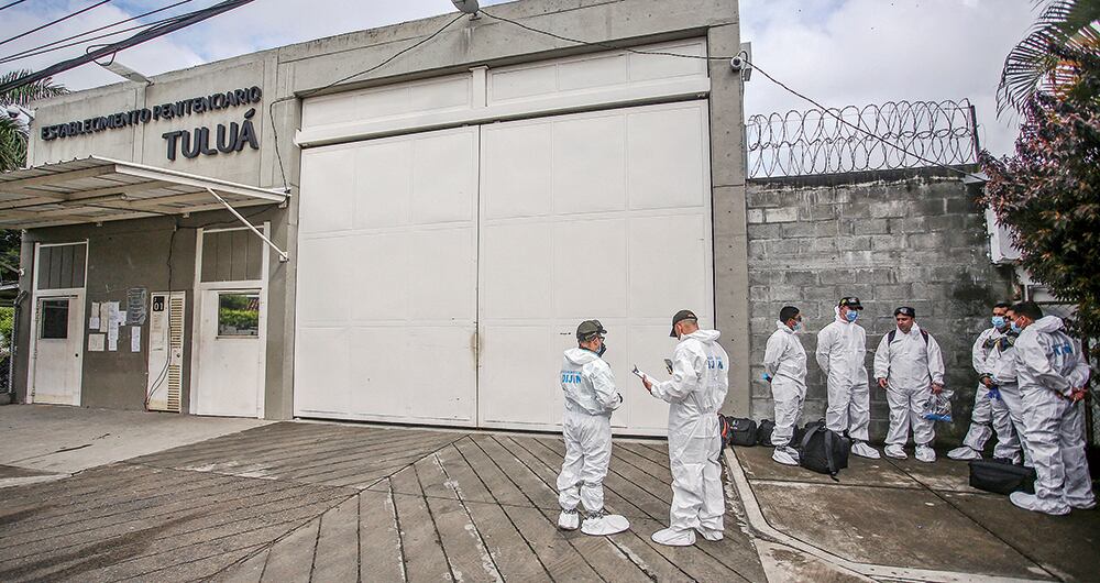   Los cuerpos permanecieron dentro del penal por casi 24 horas a la espera de una delegación del CTI. 