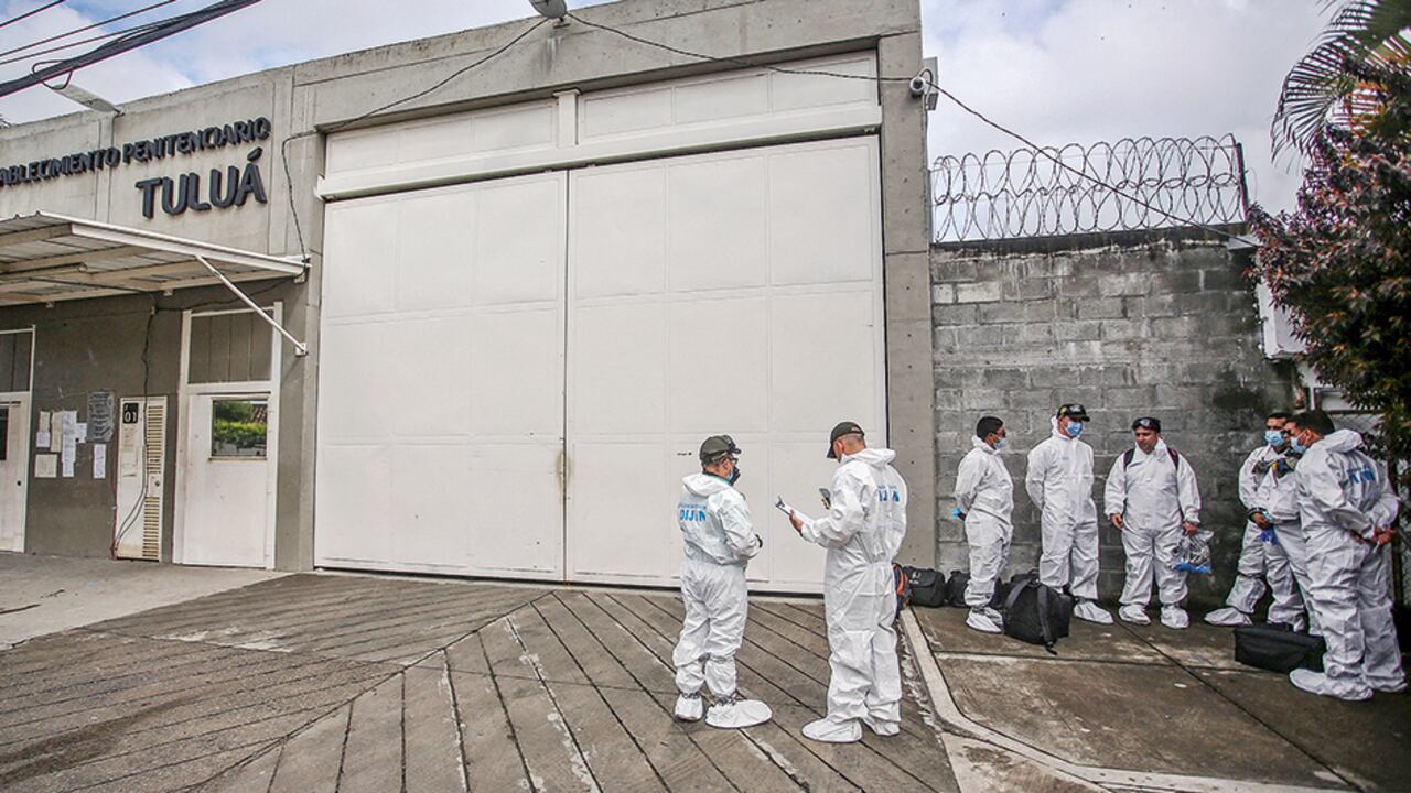 Los cuerpos permanecieron dentro del penal, por casi 24 horas, a la espera de una delegación del CTI.