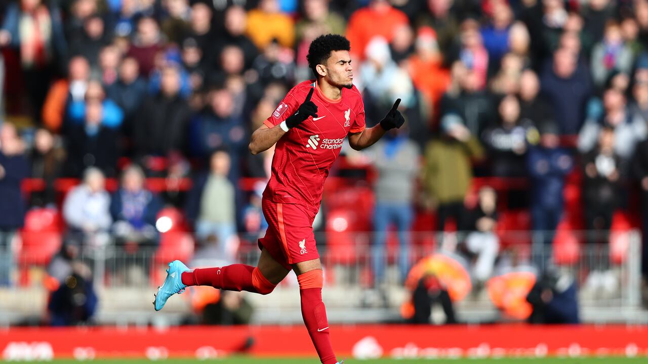 El atacante colombiano Luis Díaz tuvo sus primeros minutos con Liverpool.