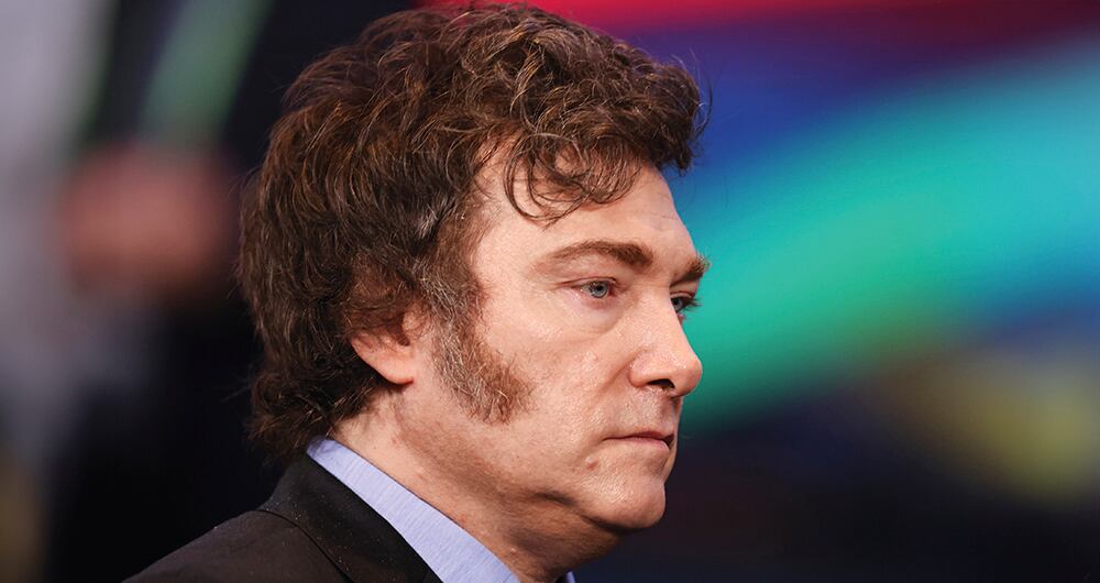 A meses de las elecciones intermedias en Argentina, el mandatario enfrenta una disputa dentro de su círculo y en el Congreso.