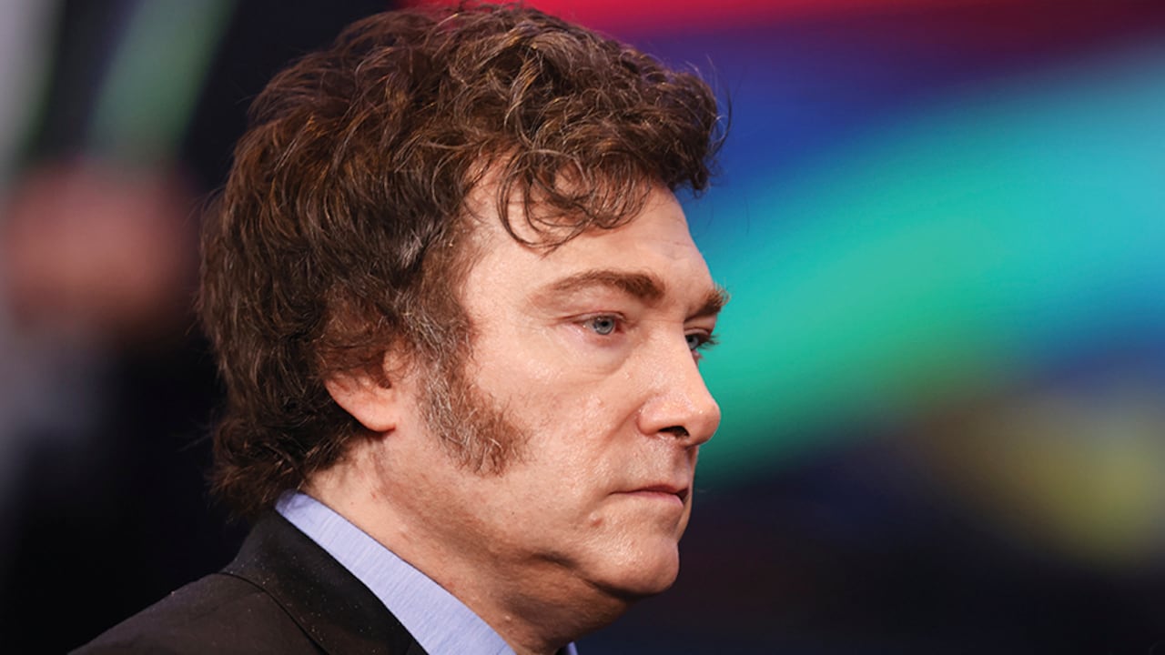 A meses de las elecciones intermedias en Argentina, el mandatario enfrenta una disputa dentro de su círculo y en el Congreso.