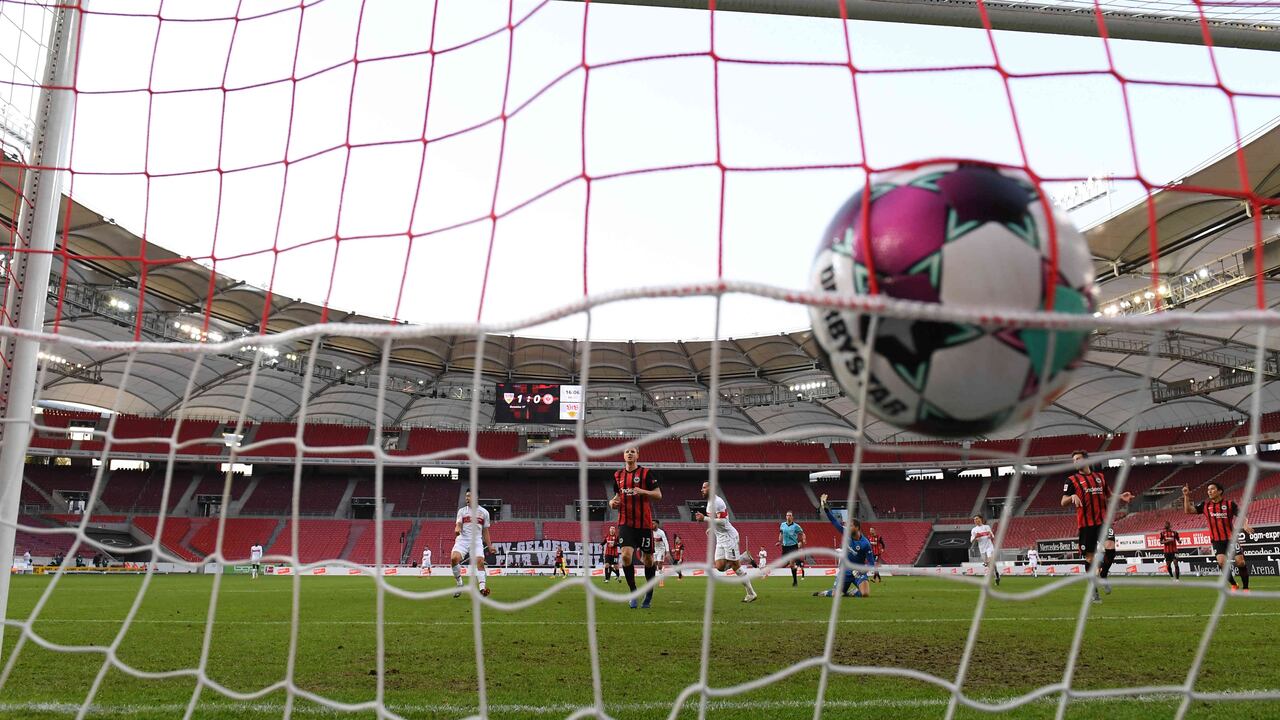 Solo por citar un ejemplo local que marca la diferencia se menciona el del campo más moderno que tiene Colombia que es el Estadio Deportivo Cali o Palmaseca, que tuvo un costo de apenas unos US$75 millones.