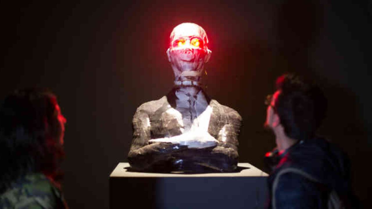 'Ciborg Laureanista' en el Monumento a Los Héroes.