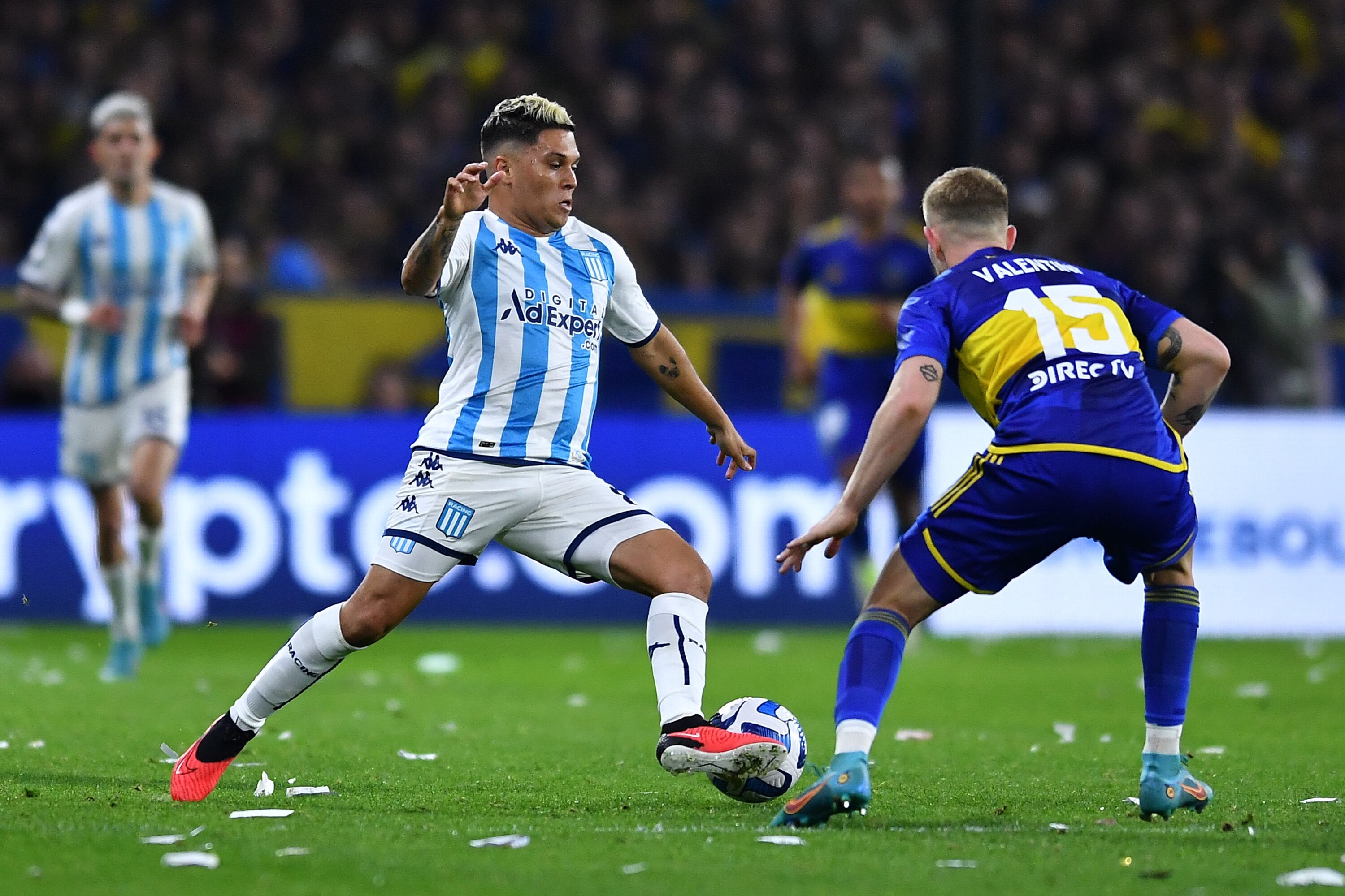 BUENOS AIRES, ARGENTINA - AUGUST 23: Juan Quintero of Racing Club controls the ball against Nicolás Valentini of Boca Juniors during the Copa CONMEBOL Libertadores 2023 Quarter-final first leg match between Boca Juniors and Racing Club at Estadio Alberto J. Armando on August 23, 2023 in Buenos Aires, Argentina. (Photo by Marcelo Endelli/Getty Images)