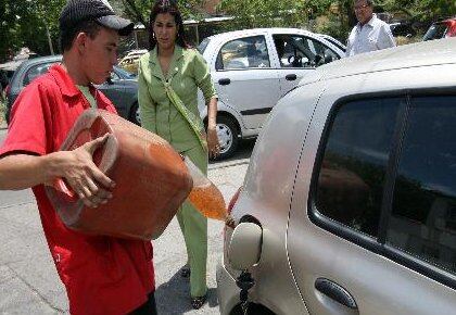 La protesta de las estaciones de gasolina en la frontera con Venezuela, estimula aún más el contrabando del combustible.