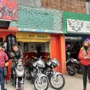 En el sector Primero de Mayo realizaron el operativo de verificación en diferentes locales comerciales.