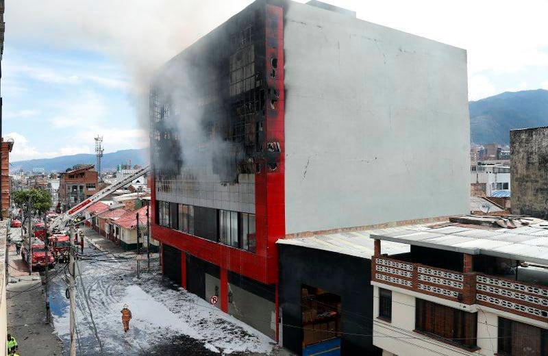 El edificio era nuevo, se estaba terminando la fachada. Foto León Darío Peláez