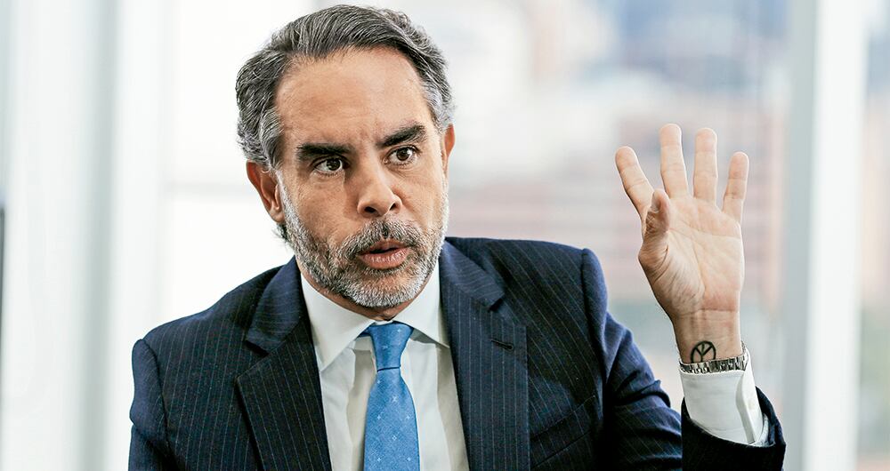 Armando BenEdetti dice que renunció a La U porque sentía que sobraba en el partido. “La U es el Titanic”, señala. 