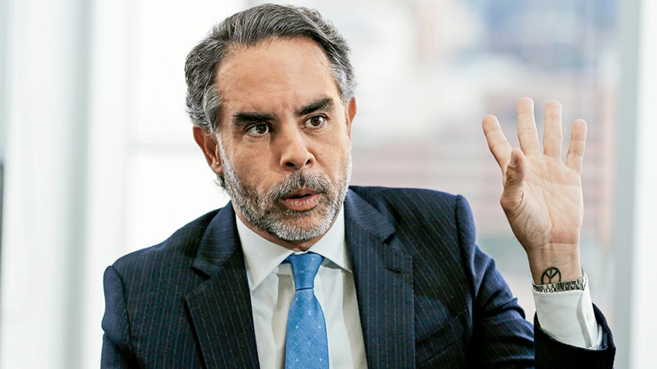 Armando BenEdetti dice que renunció a La U porque sentía que sobraba en el partido. “La U es el Titanic”, señala.