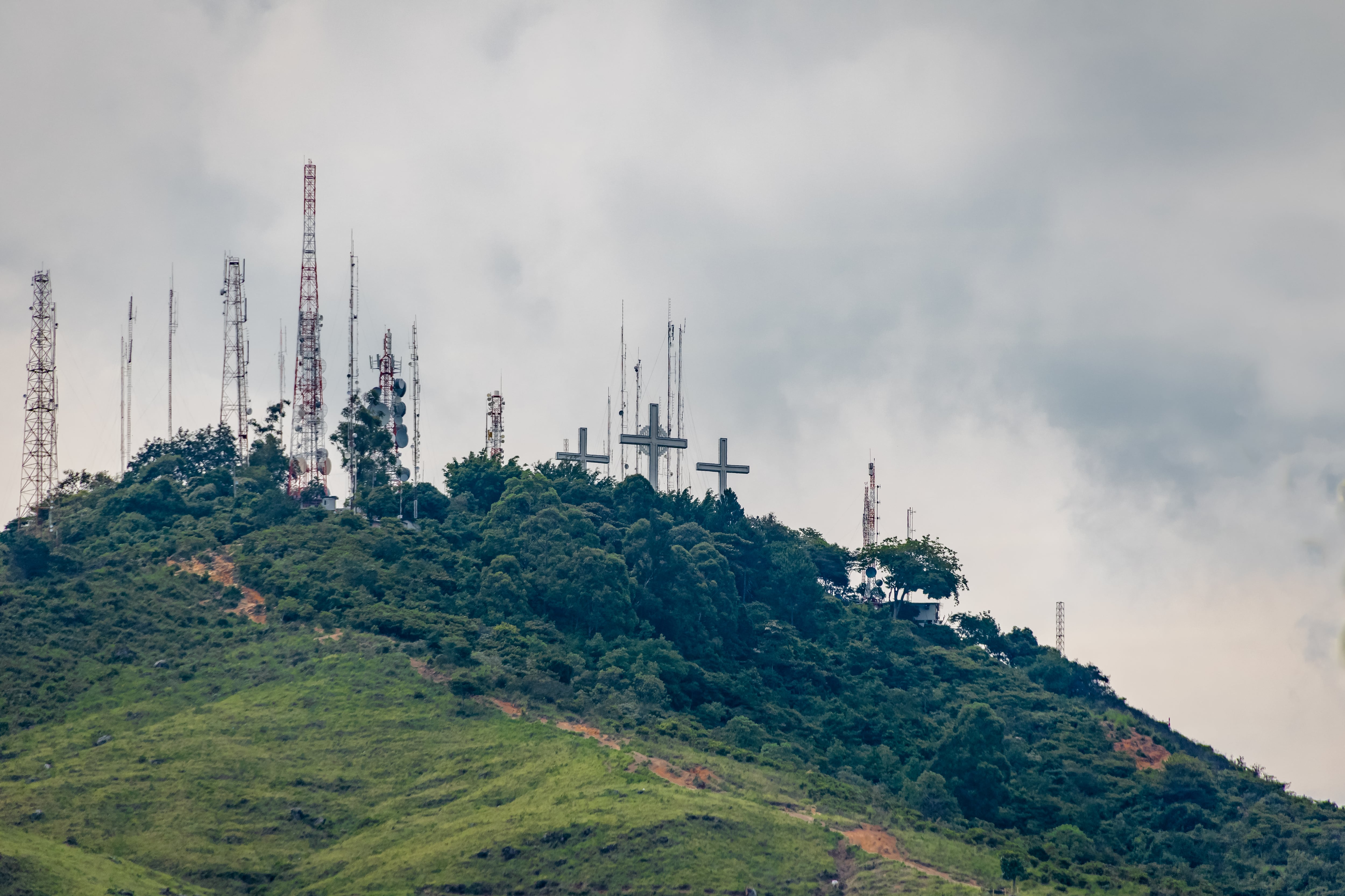 Cerro de Las Tres Cruces en Cali, Colombia.