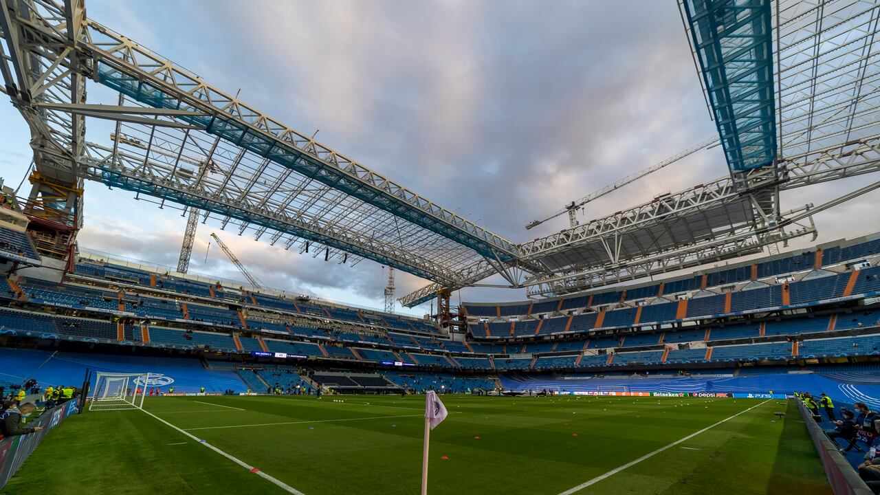 MADRID, SPAIN - NOVEMBER 03: (BILD OUT) . general view inside the stadium prior to the UEFA Champions League group D match between Real Madrid and Shakhtar Donetsk at Estadio Santiago Bernabeu on November 3, 2021 in Madrid, Spain. (Photo by Berengui/DeFodi Images via Getty Images)
