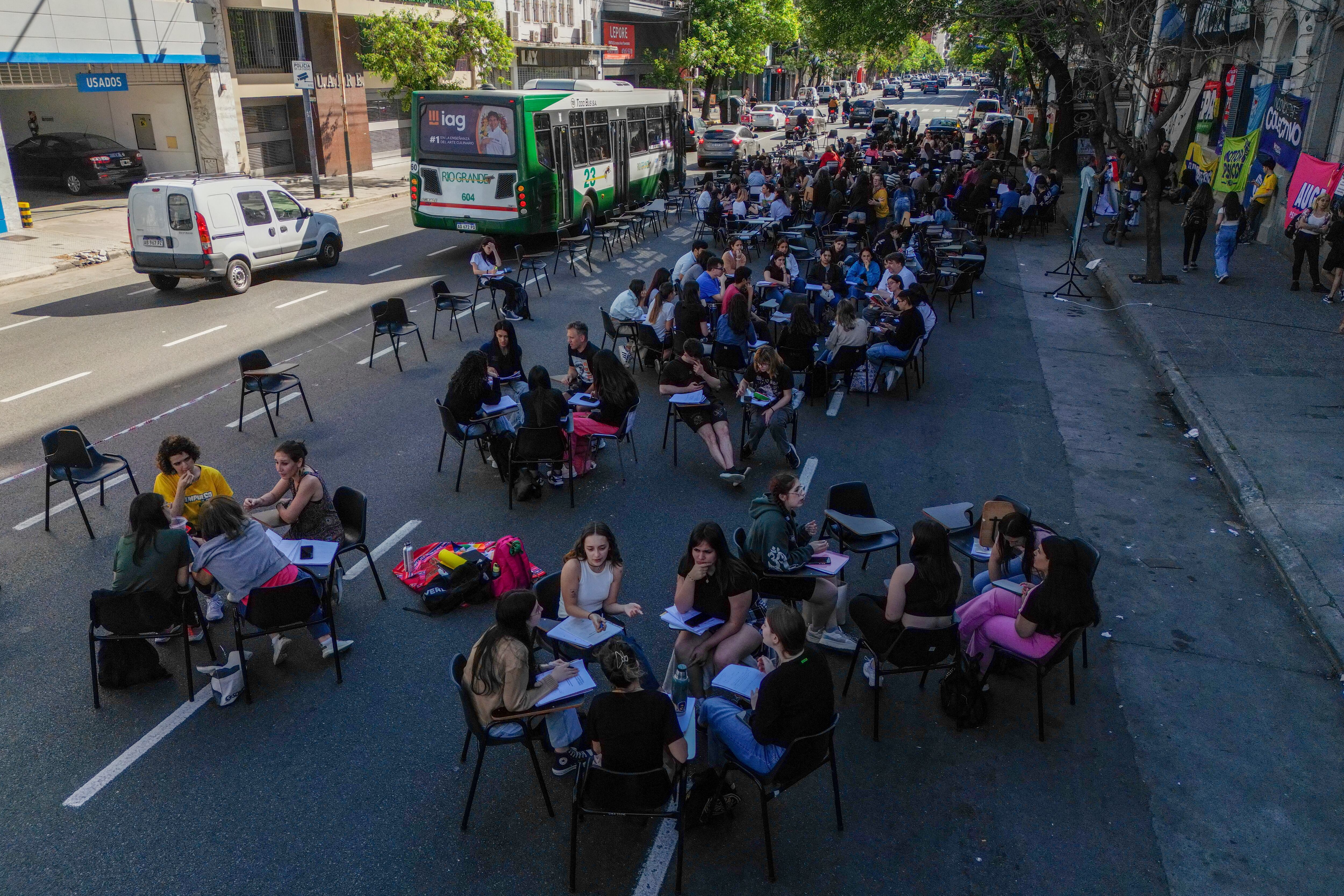 Protestas en Argentina contra el gobierno de Milei