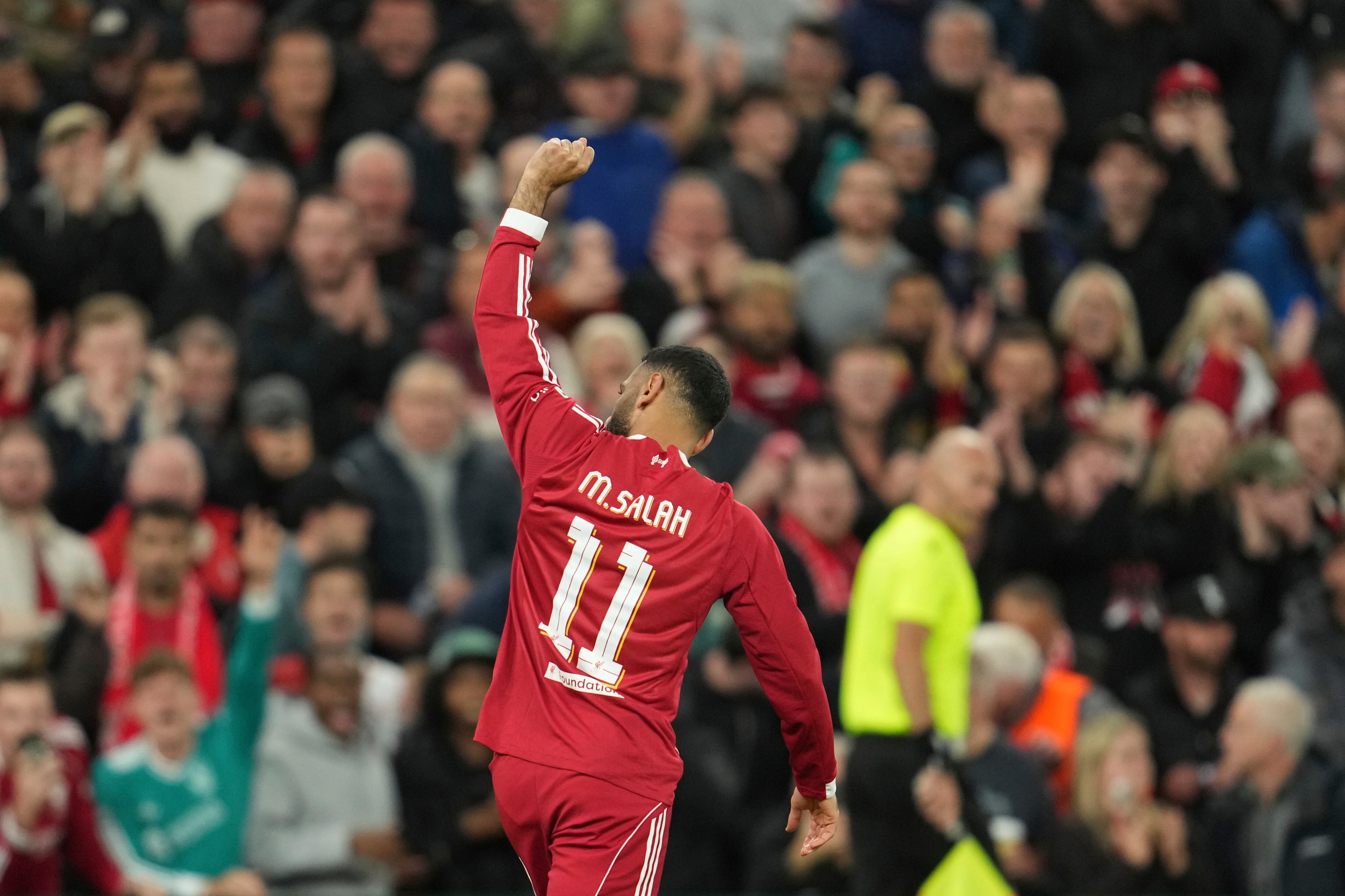 Salah también se reportó con gol en Liverpool.