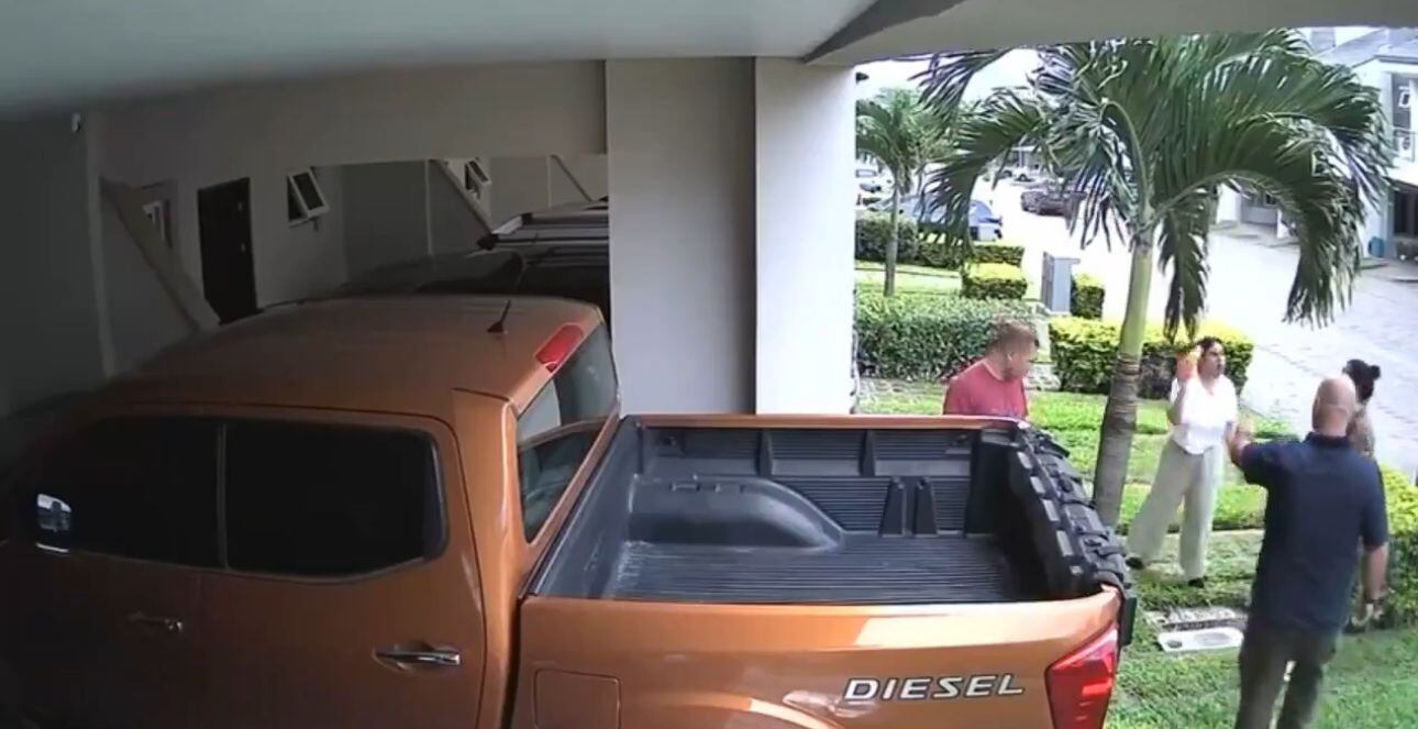 La pareja de la víctima huyó del lugar después del ataque a su esposo en plena calle