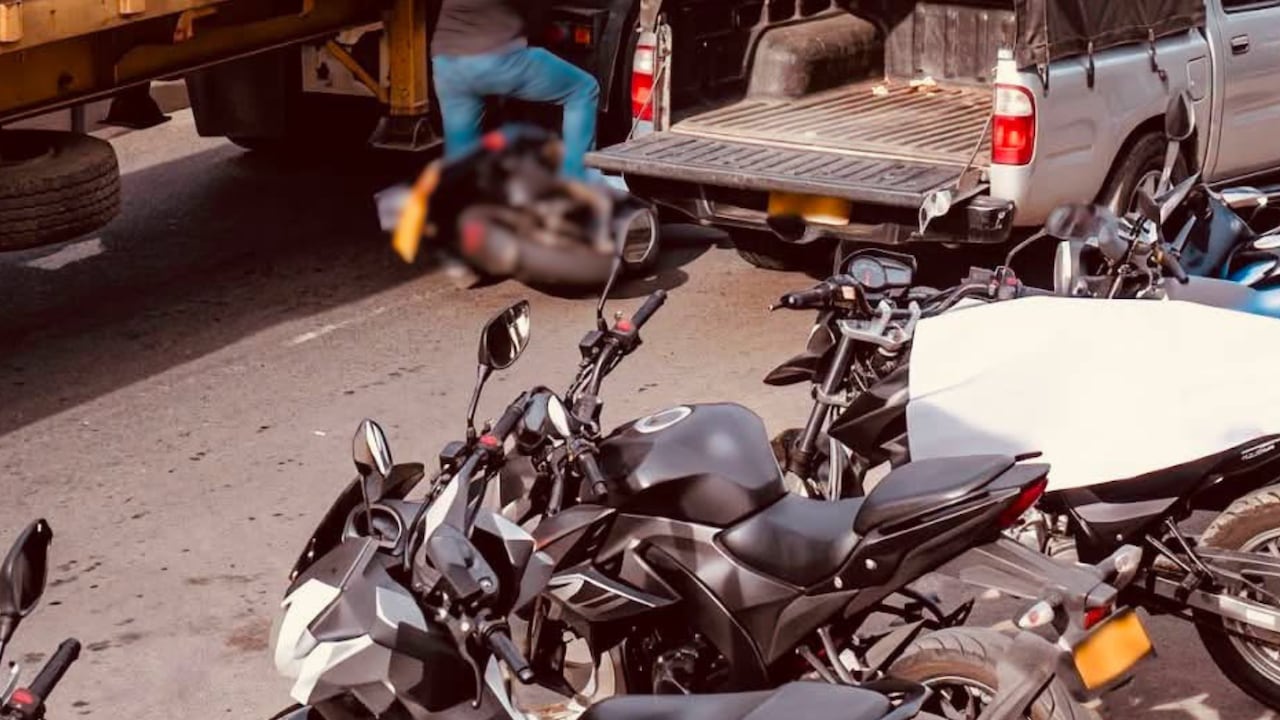 Accidente de moto y tractomula en Cali.