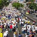 En Cali, la manifestación ha contado con la participación masiva de los ciudadanos que se oponen al paquete de reformas sociales del Gobierno. Algunas personas también expresan su descontento por los recientes escándalos que estallaron en Palacio con la exjefe de Gabinete Laura Sarabia y el ex embajador de Colombia en Venezuela Armando Benedetti.