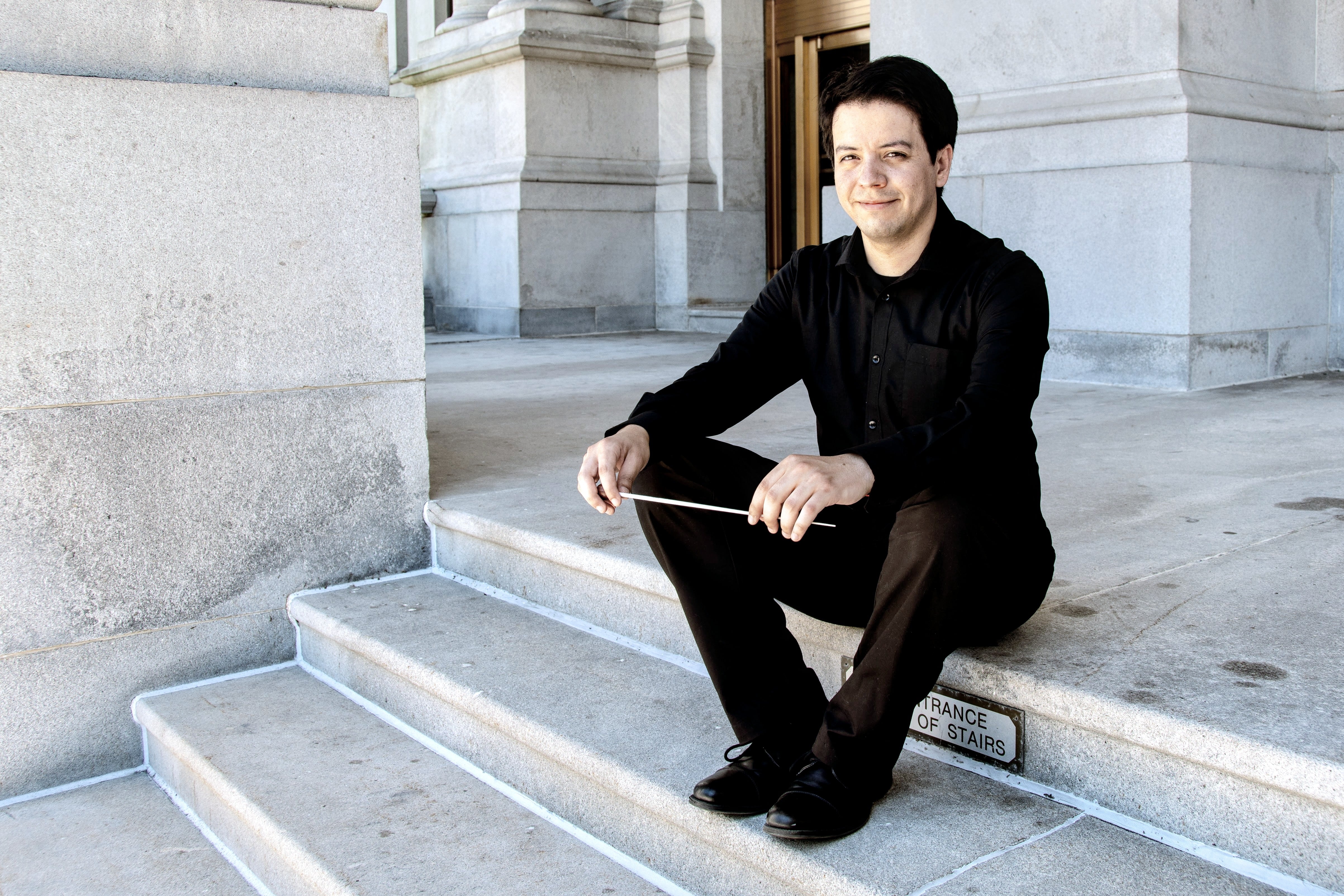 Para ser elegido entre los ganadores, Agreda superó la convocatoria internacional y la fase de eliminación en la que 24 jóvenes directores se enfrentaron al jurado.