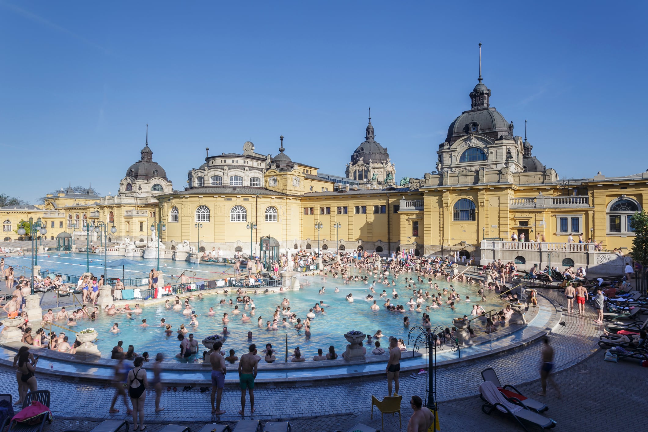 El baño medicinal más grande de Europa, el baño termal Szechenyi, data de finales del siglo XIX.
