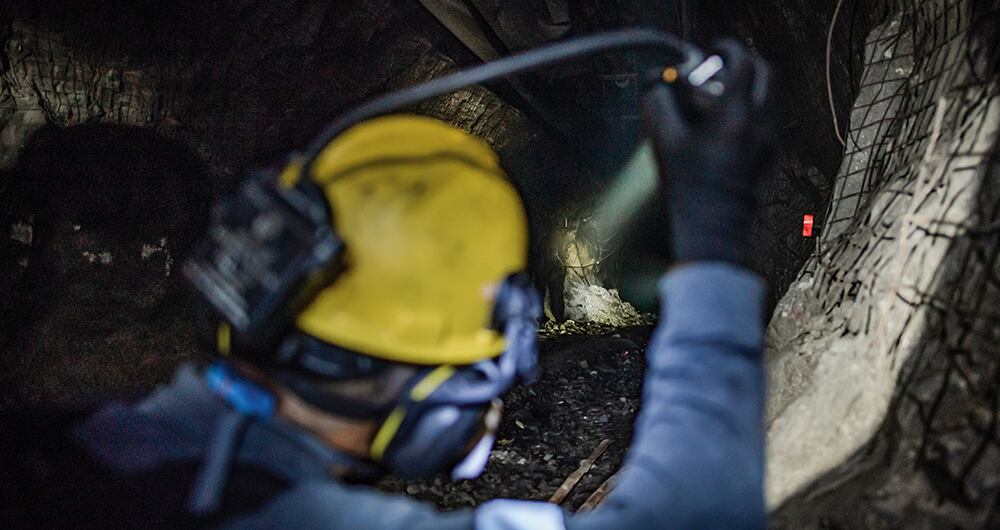 Una de las proyecciones más trágicas es que a largo plazo tome fuerza una falla geológica en la montaña producto de los movimientos internos del grupo armado y se lleve todo a su paso. 