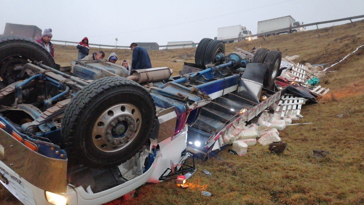 El vehículo llevaba un cargamento de purina para Arauca.
