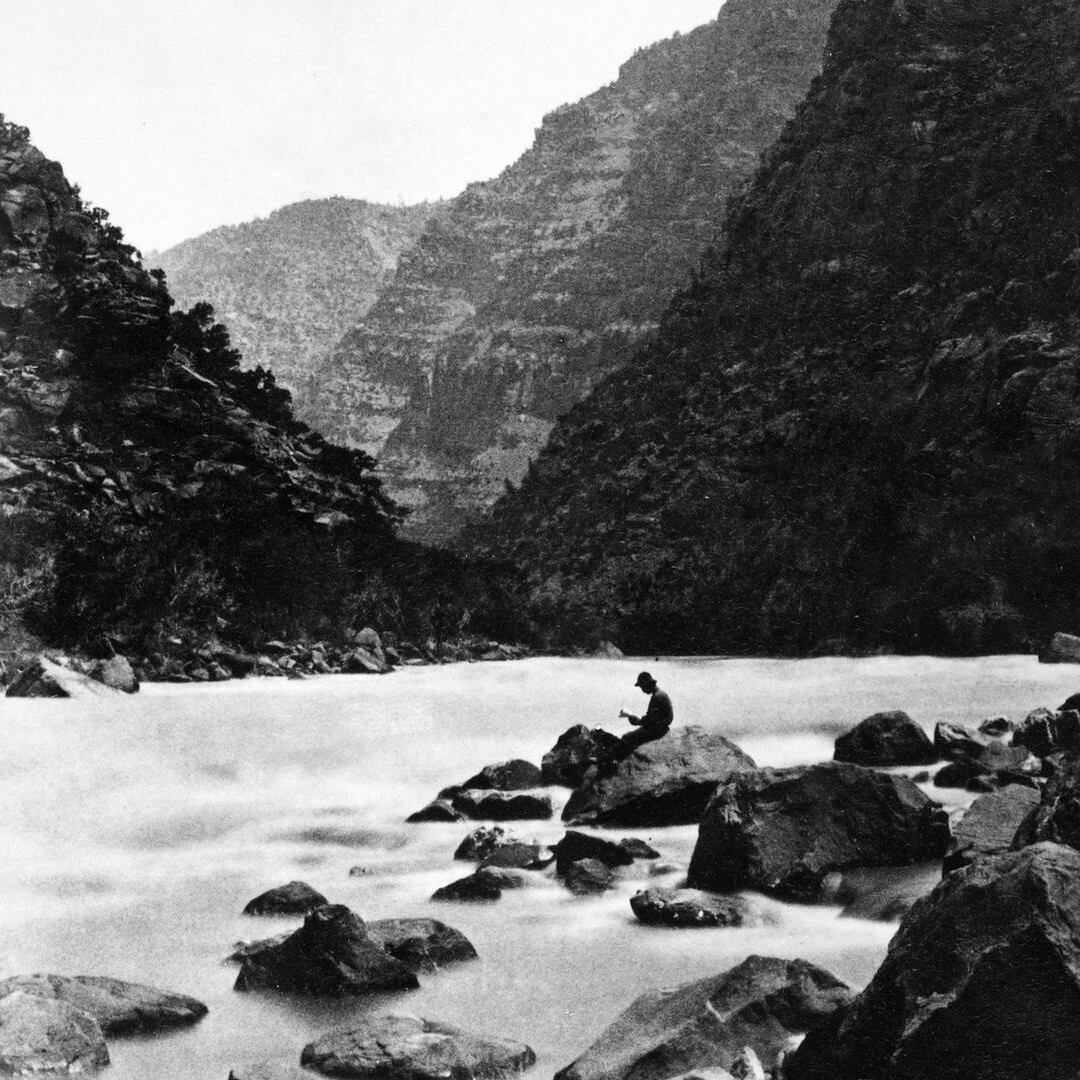 El cañón de Lodore fotografiado durante la expedición de Powell en 1871, cuando el enigma del río Green comenzó a plantearse.