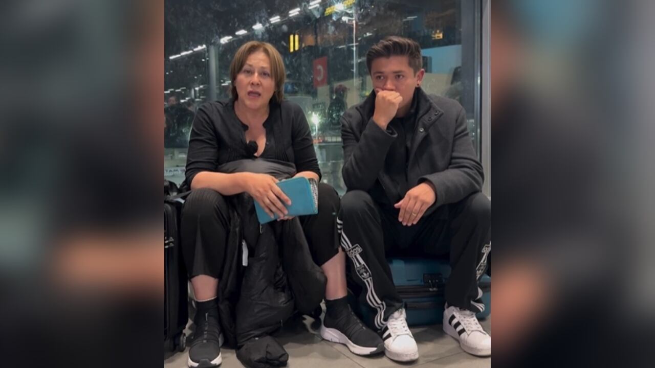 Los creadores de contenido vivieron un amargo momento cuando pretendían abordar el avión que los llevaría a celebrar su luna de miel.