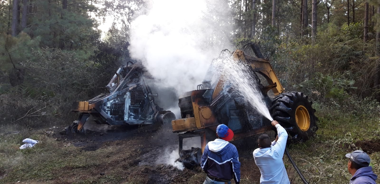 Denuncian quema de maquinaria y violencia contra trabajadores de Smurfit Kappa en Cajibío, Cauca.