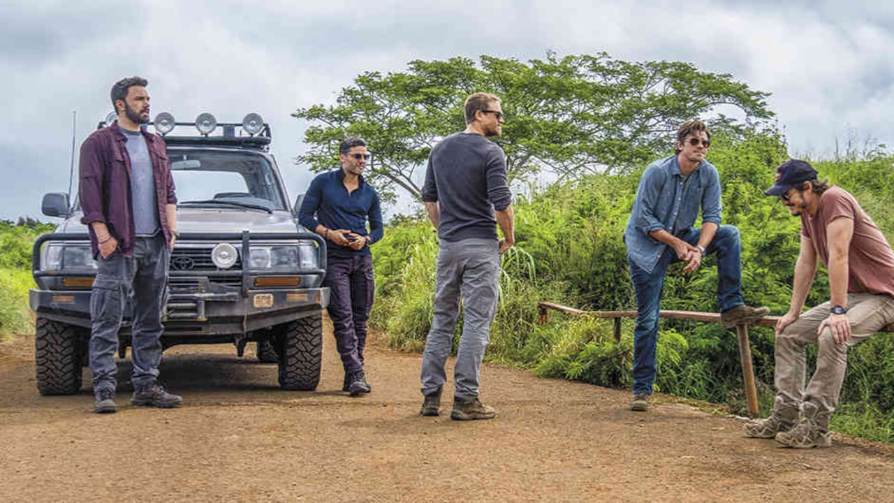 Los cinco amigos, que fueron soldados de élite, se reencuentran para una última misión contra un narco suramericano, a quen le roban 70 millones de dólares.