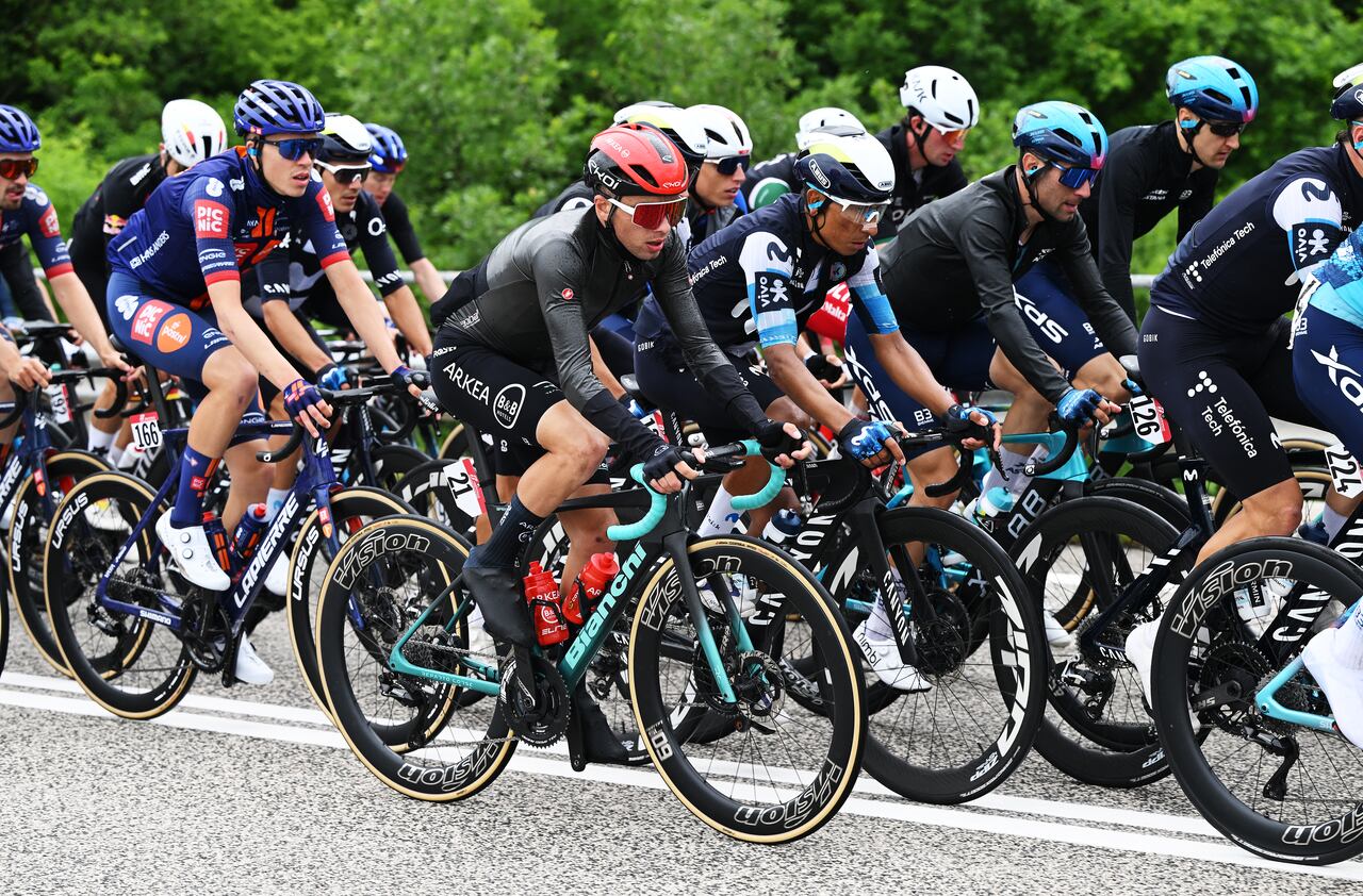 NAPOLI ITALY - MAY 15: (L-R) Alessandro Verre of Italy and Team Arkea - B&B Hotels and Nairo Quintana of Colombia and Movistar Team compete during the 108th Giro d'Italia 2025, Stage 6 a 227km stage from Potenza to Napoli / #UCIWT / on May 15, 2025 in Potenza, Italy. (Photo by Dario Belingheri/Getty Images)