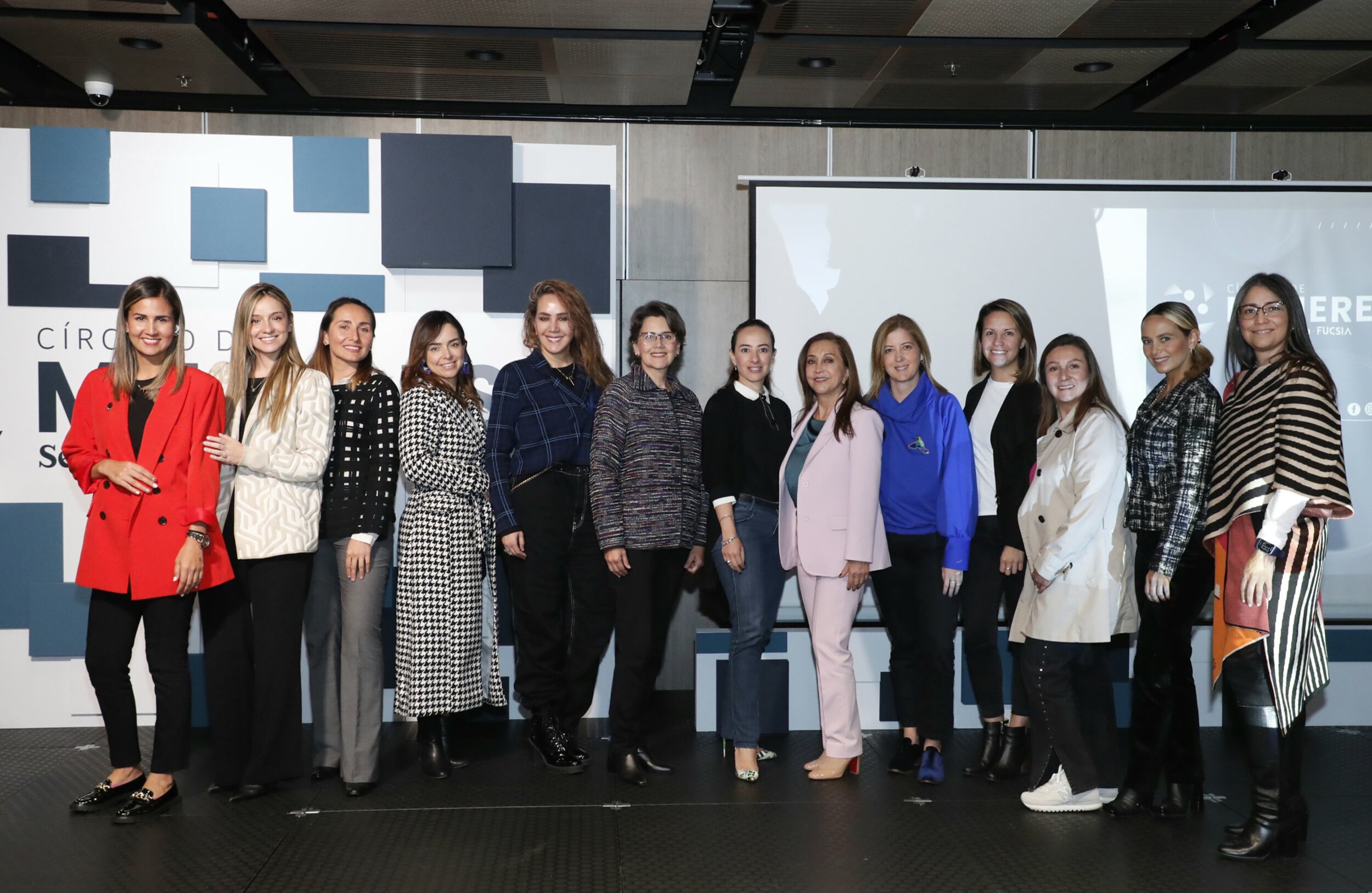 Dayana García Colomna; directora de proyectos Semana; María Claudia Naranjo, presidenta Junta Directiva de Semana; María Claudia Martínez, socia de DLA Piper Martínez Beltrán Abogados; Carolina Masso, CEO de Gamma Ingenieros; Amparo Castilla, gerente de Hacienda Santa Bárbara; Sandra Suárez, gerente General Grupo Semana; Isabel Cristina Martínez Coral, VP de Sostenibilidad y Servicios Corporativos del Banco de Bogotá; Milena Martínez, gerente general de Organización Suma; María Paula Cano, directora sénior de Asuntos Corporativos de PepsiCo para América Latina; Paula Pacheco, gerente de Asuntos Corporativos y Comunicaciones de Bimbo para la región Latincentro; Sandra Piedad Bejarano, gerente de Segmentos Colombia de Arcos Dorados; Paola Vanegas, Public relations manager de Mercado Libre para Colombia y Venezuela; Carol Ramírez, gerente administrativa de Semana.