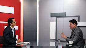 Yesid Lancheros, director de SEMANA, y el abogado Mauricio Gaona, el 13 de mayo de 2026 en las instalaciones de SEMANA, en Bogotá