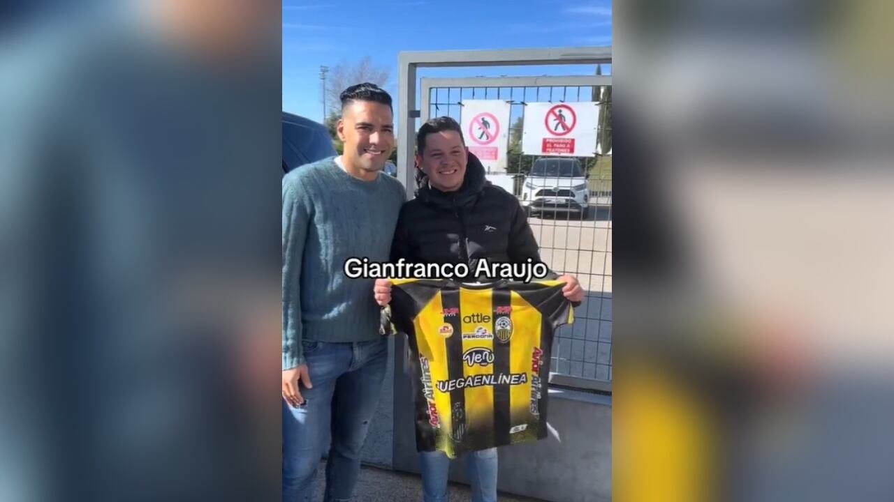 El jugador le cumplió el sueño a unos hinchas venezolanos.