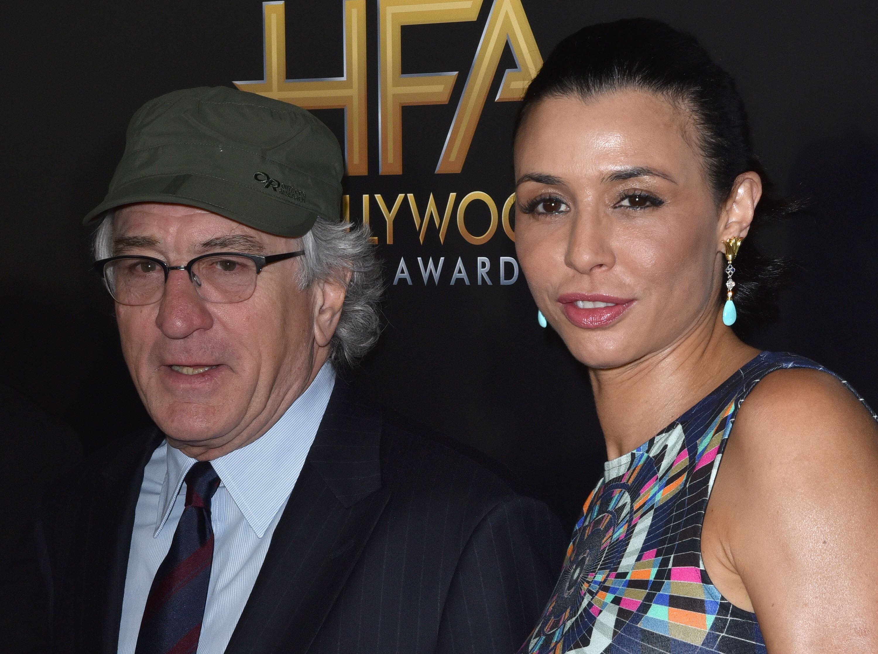 El actor Robert De Niro (izq.) y la actriz Drena De Niro asisten a la 19.ª edición de los Premios Anuales de Cine de Hollywood en el Hotel Beverly Hilton