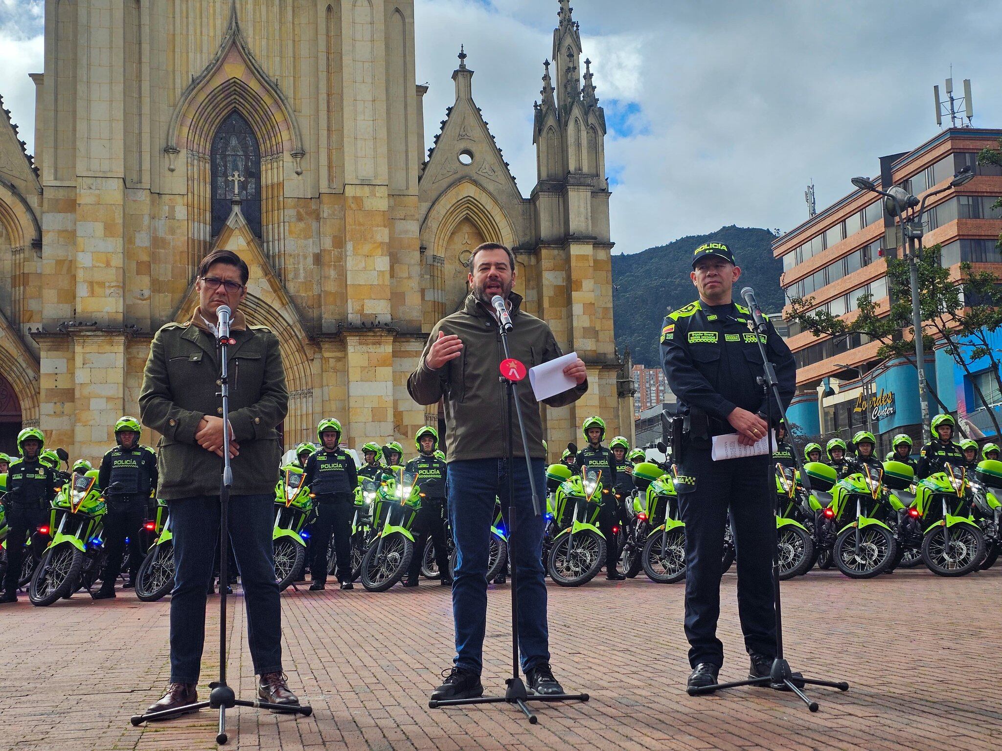 Alcaldía entregó dotación nueva a la Policía.