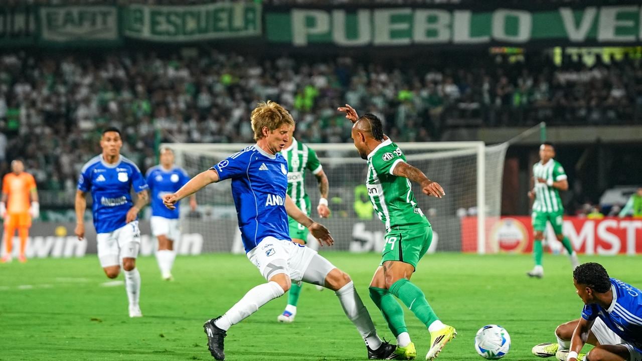 Imagen del partido de playoffs de la Copa Sudamericana 2026 entre Atlético Nacional y Millonarios.