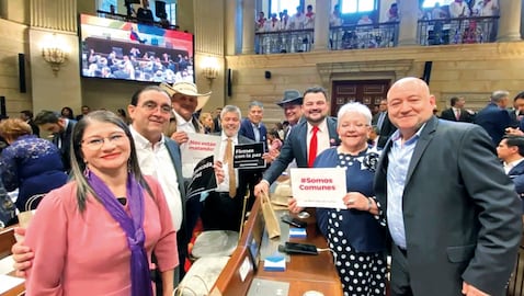 Integrantes de la bancada legislativa del partido Comunes. Sandra Ramírez aspirará al Senado en coalición con Fuerza Ciudadana.
