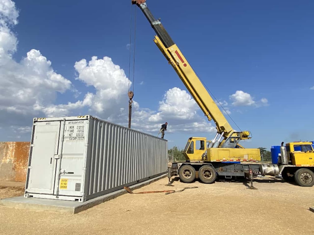 Esta planta abastecerá alrededor de 100 mil litros diarios de agua apta para el
consumo humano.