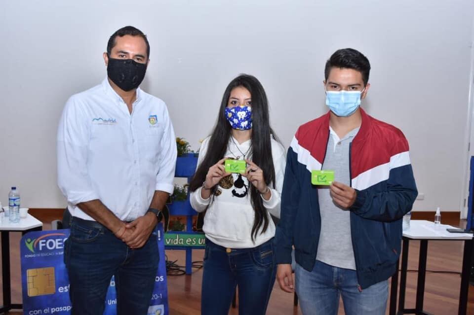 “Con el ‘Pasaporte Escolar Universitarios’ hemos logrado beneficiar hasta ahora a 624 estudiantes madrileños”, explica Andrés Tovar Forero, alcalde del municipio de Madrid.