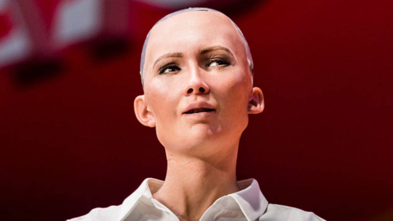 Foto: Sophia/Getty. El nombre de su creador empezó a sonar muy fuerte gracias a sus fundamentos: crear robots más inteligentes que los humanos que además pueden desarrollar empatía o compasión.