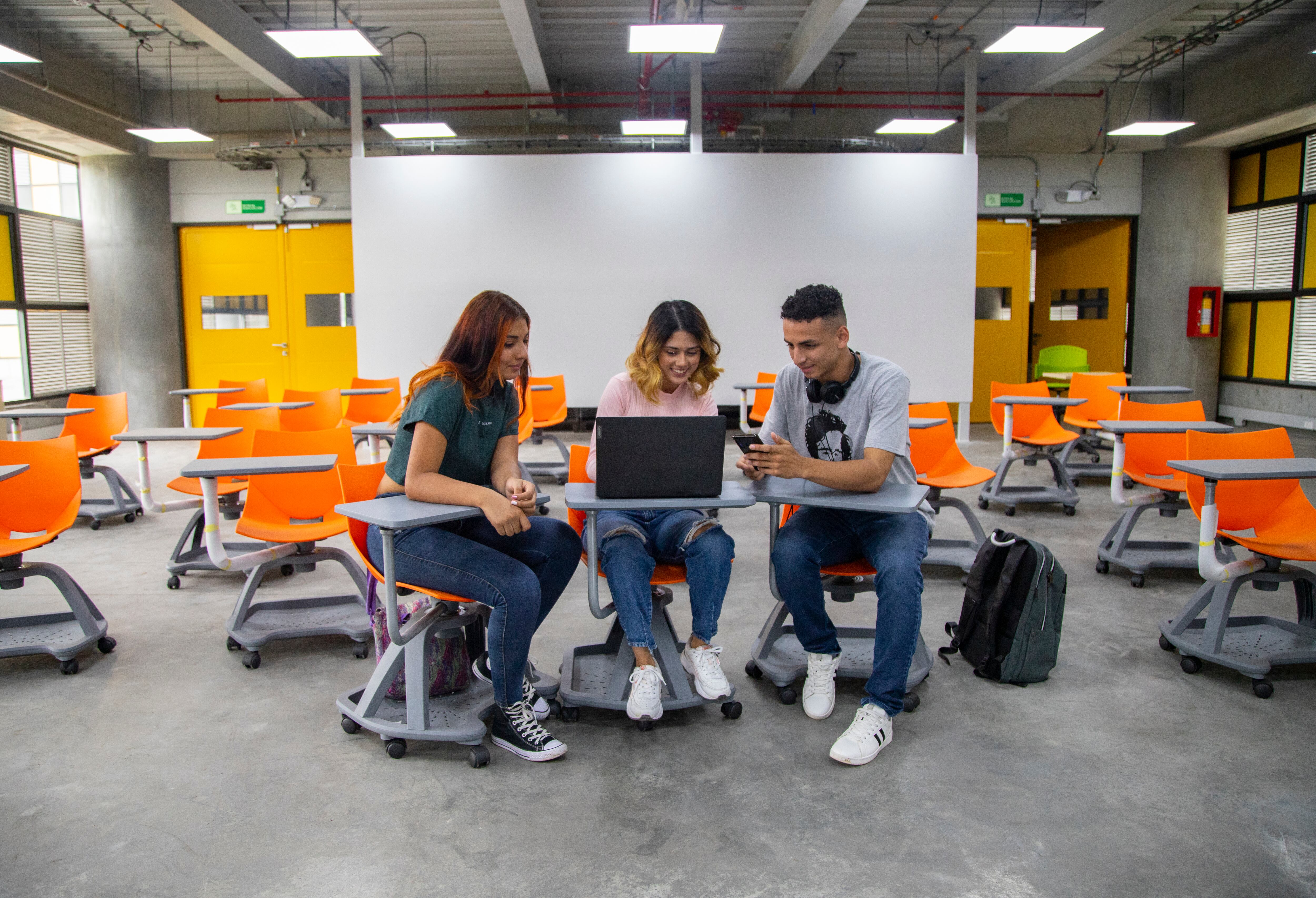 Estudiantes beneficiados con la matrícula cero en Medellín.